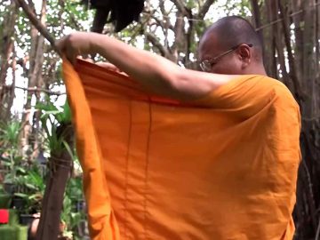 Meet-the-Buddhist-monks-recycling-plastic-bottles-into-robes