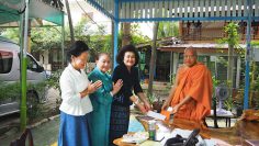 offering-vehicles-by-students-of-wisut-makham-every-wednesday-c