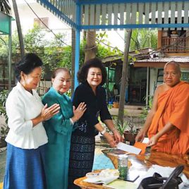 offering-vehicles-by-students-of-wisut-makham-every-wednesday-c