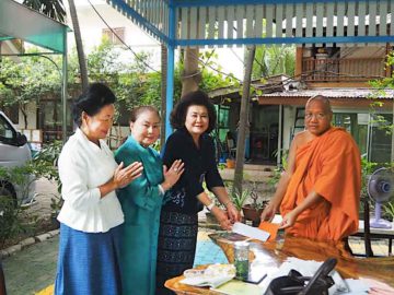 offering-vehicles-by-students-of-wisut-makham-every-wednesday-c