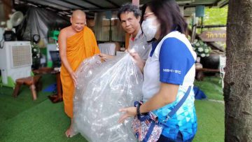 STC-Plastic-bottle-donation-at-Environmental-Learning-Center-d