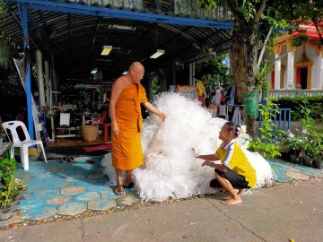 Grandma-Lang-who-makes-merit-with-garbage-cover