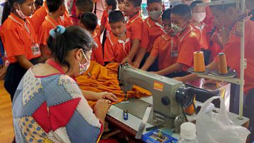 watrajrungsan-School-students-study-environmental-work-1