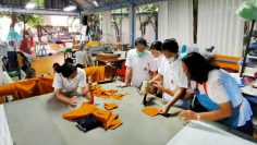 Volunteer-spirit-to-sort-waste-at-Satriwittaya-School-4