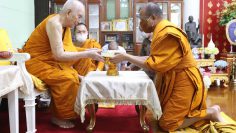 Phra-Medhīvajirasobhaṇa-paid-respect-to-have-the-royal-name-of-Phra-Medhīvajirasobhaṇa-1