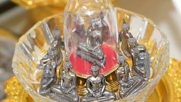 worship-blessing-luang-pho-hin-1